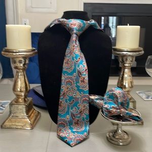 Fly tie by Tietanica with matching pocket square.